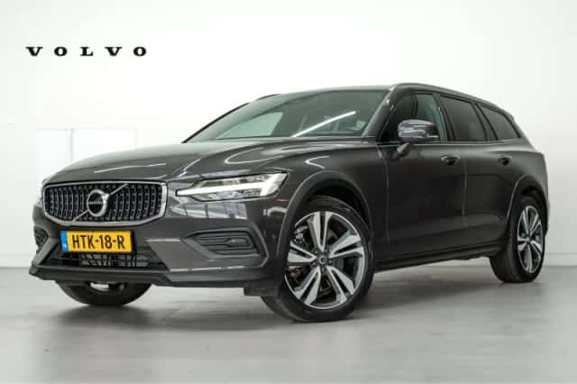 Volvo V60 (2023) thumbnail 1