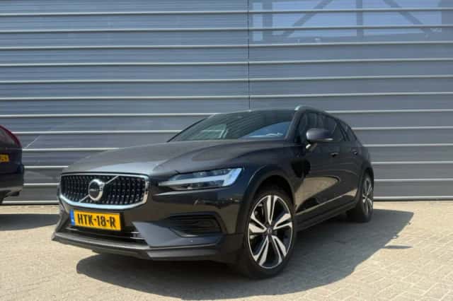 Volvo V60 (2023) thumbnail 1