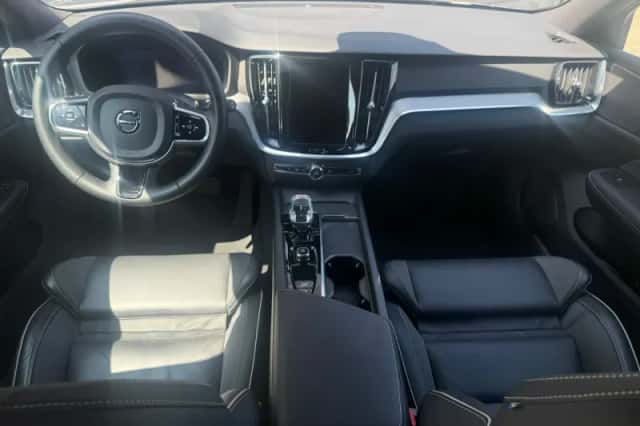 Volvo V60 (2023) thumbnail 5
