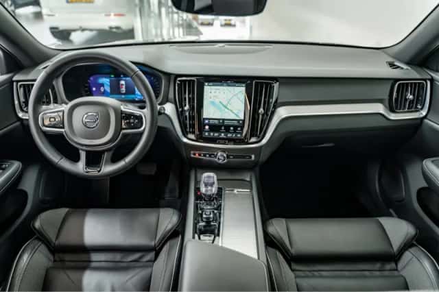 Volvo V60 (2023) thumbnail 5