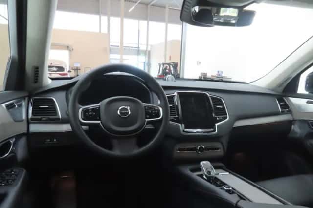 Volvo XC90 (2024) thumbnail 4