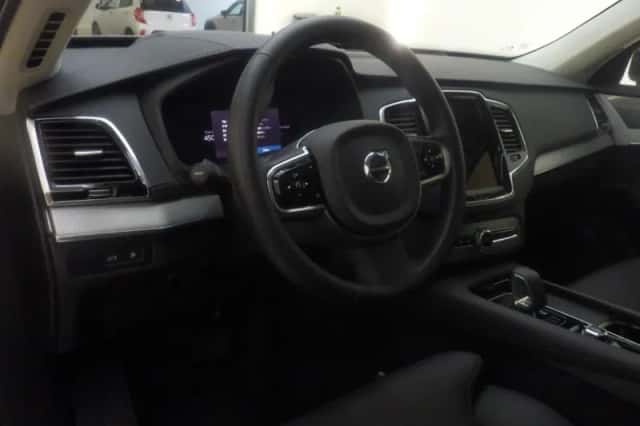Volvo XC90 (2024) thumbnail 3