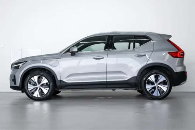 Volvo XC40 (2023) thumbnail 2