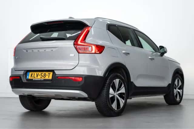 Volvo XC40 (2023) thumbnail 3