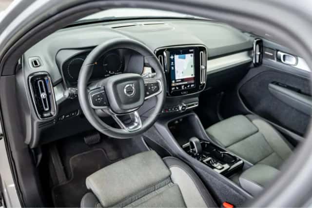Volvo XC40 (2023) thumbnail 4