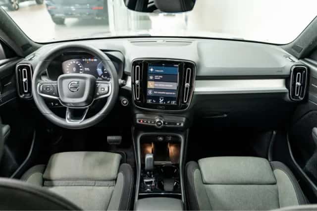 Volvo XC40 (2023) thumbnail 5
