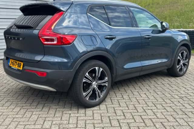 Volvo XC40 (2020) thumbnail 3