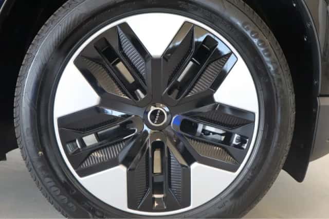 Volvo EX30 (2026) thumbnail 4