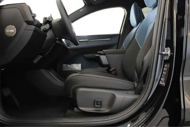 Volvo EX30 (2026) thumbnail 5