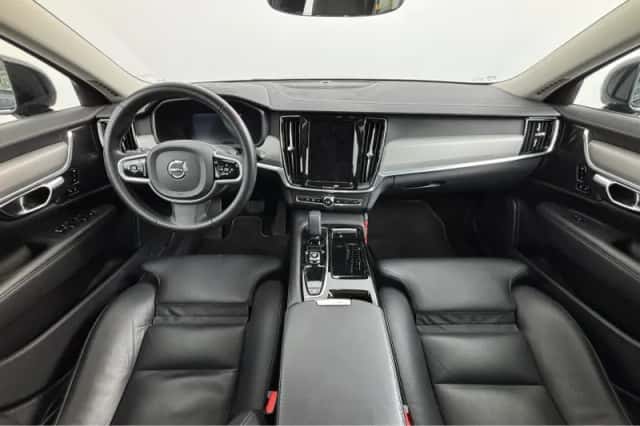 Volvo V90 (2022) thumbnail 2