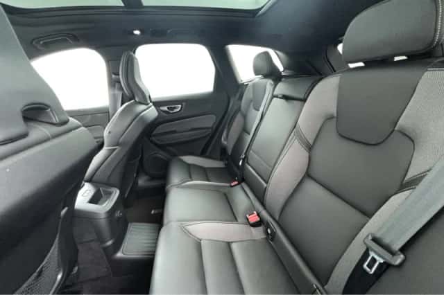 Volvo XC60 (2023) thumbnail 2