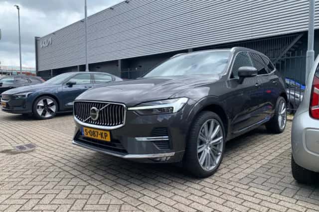 Volvo XC60 (2023) thumbnail 1