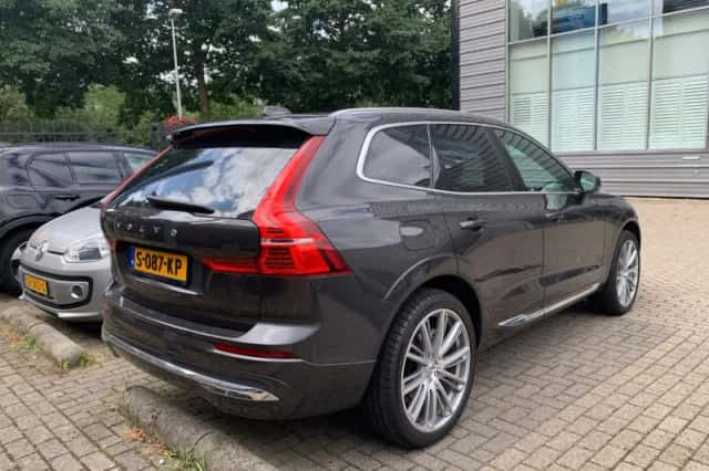 Volvo XC60 (2023) thumbnail 2