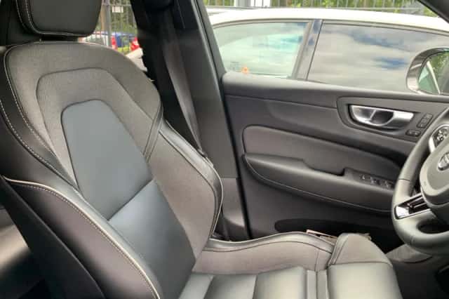 Volvo XC60 (2023) thumbnail 3