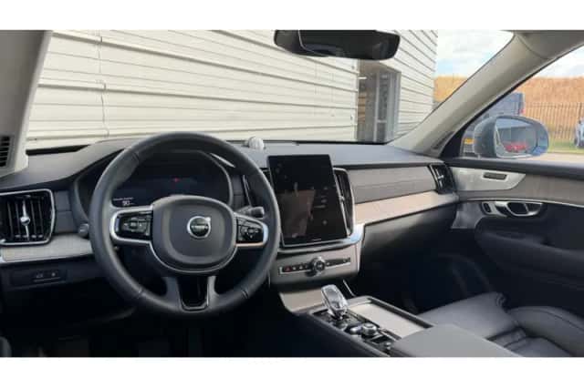 Volvo XC90 (2025) thumbnail 4
