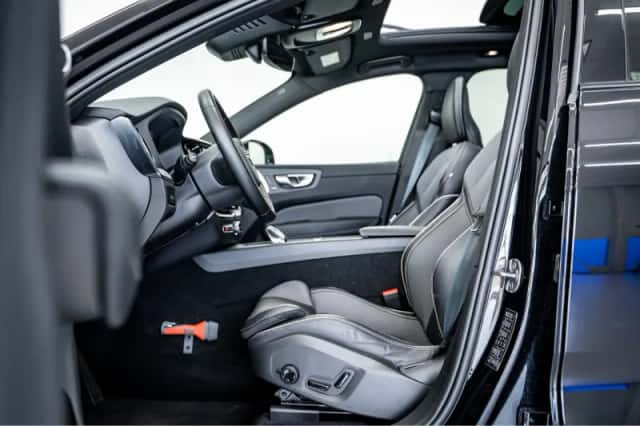 Volvo XC60 (2023) thumbnail 4