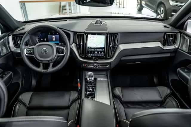 Volvo XC60 (2023) thumbnail 5
