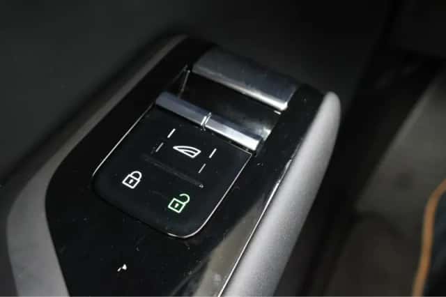 Volvo EX90 (2025) thumbnail 20