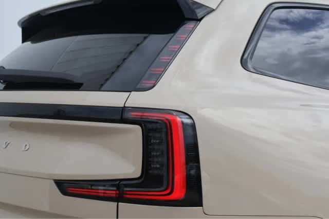 Volvo EX90 (2025) thumbnail 11