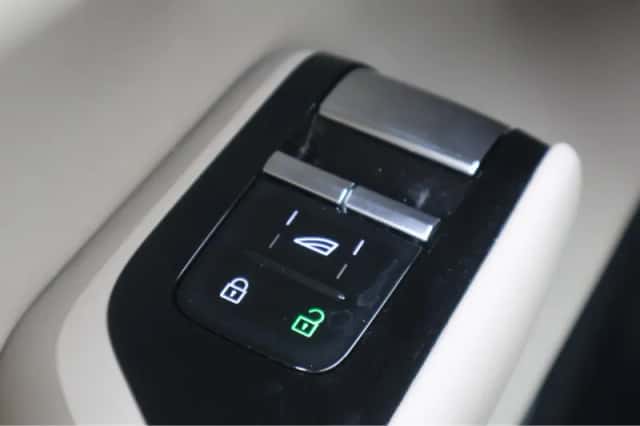 Volvo EX90 (2025) thumbnail 30