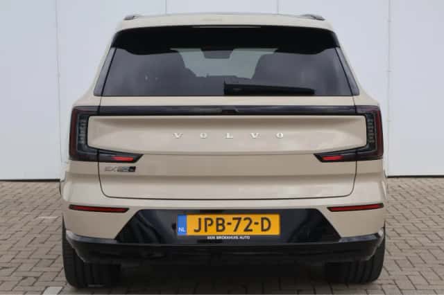 Volvo EX90 (2025) thumbnail 5