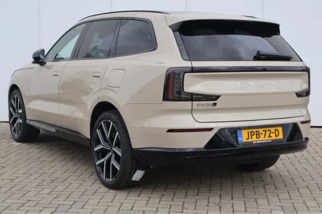Volvo EX90 (2025) thumbnail 6