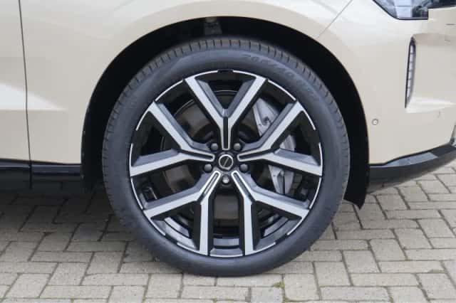 Volvo EX90 (2025) thumbnail 8