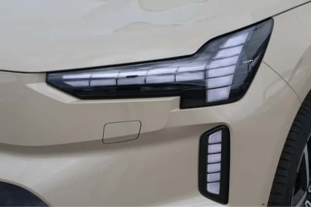 Volvo EX90 (2025) thumbnail 9