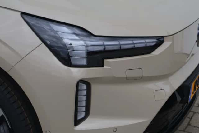 Volvo EX90 (2025) thumbnail 10