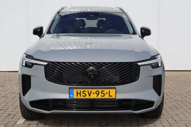 Volvo XC90 (2025) thumbnail 2
