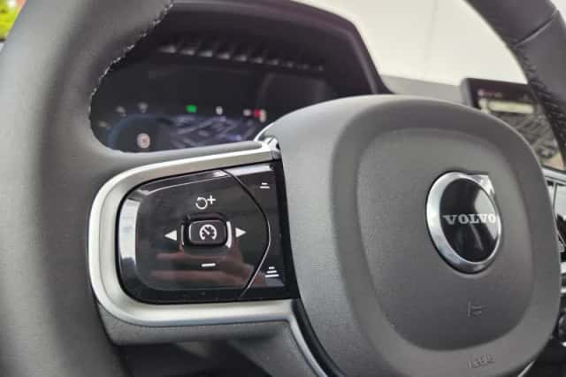Volvo XC90 (2025) thumbnail 23