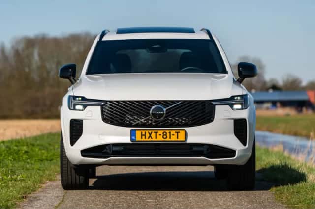 Volvo XC90 (2025) thumbnail 2
