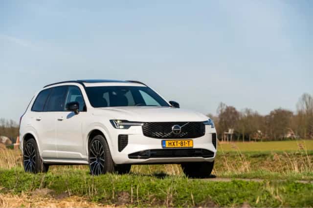 Volvo XC90 (2025) thumbnail 3