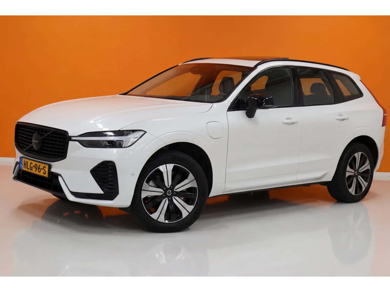 Volvo XC60 (2025) — foto 1