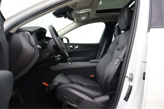 Volvo XC60 (2025) thumbnail 6