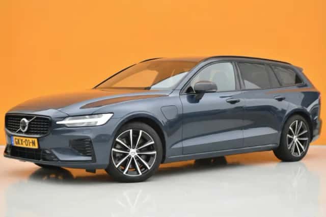 Volvo V60 (2023) thumbnail 1