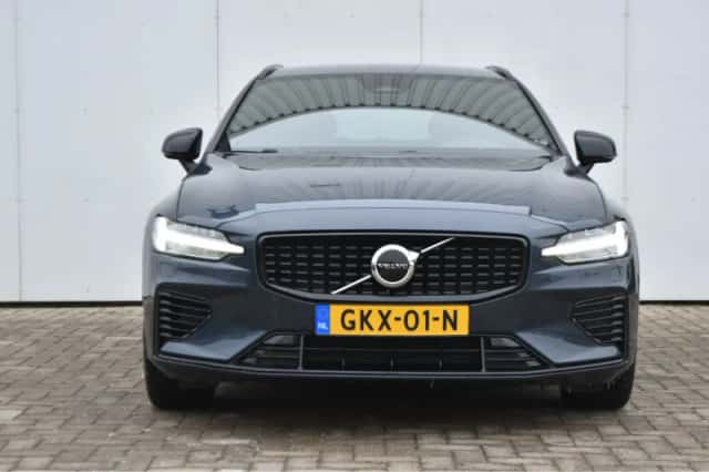 Volvo V60 (2023) thumbnail 2