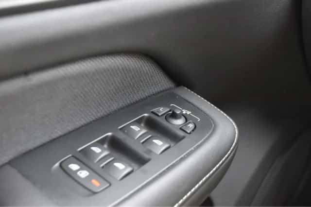 Volvo V60 (2023) thumbnail 12