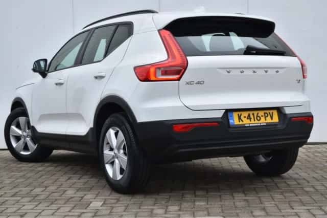 Volvo XC40 (2021) thumbnail 4