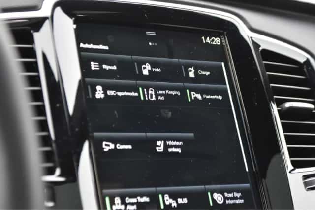 Volvo XC90 (2022) thumbnail 31
