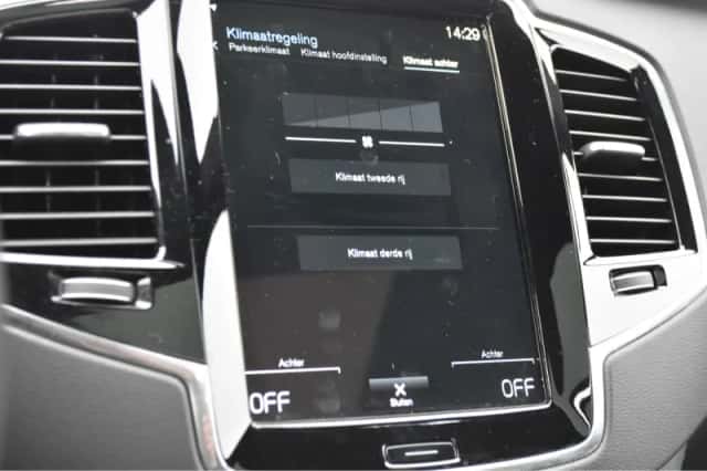 Volvo XC90 (2022) thumbnail 36