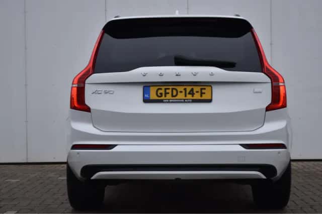 Volvo XC90 (2022) thumbnail 9