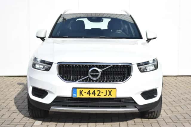 Volvo XC40 (2021) thumbnail 2