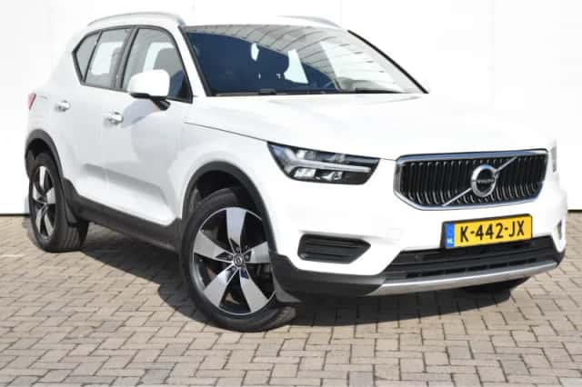 Volvo XC40 (2021) thumbnail 3