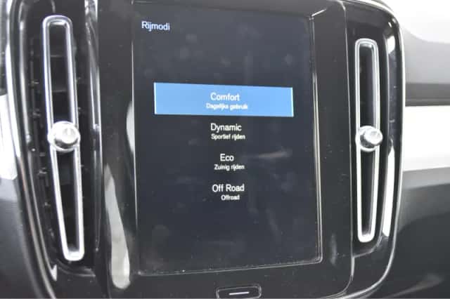 Volvo XC40 (2021) thumbnail 25