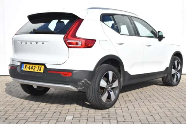 Volvo XC40 (2021) thumbnail 4