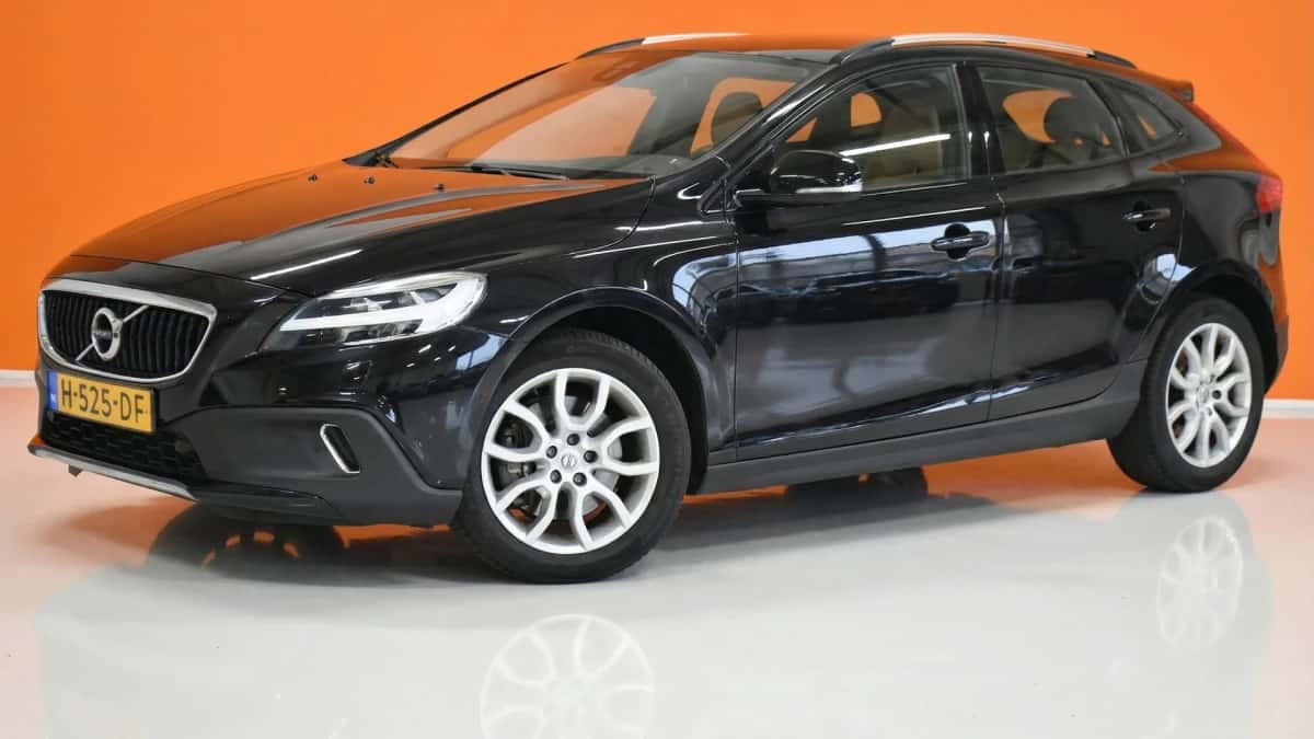 Volvo V40 (2020) — foto 1