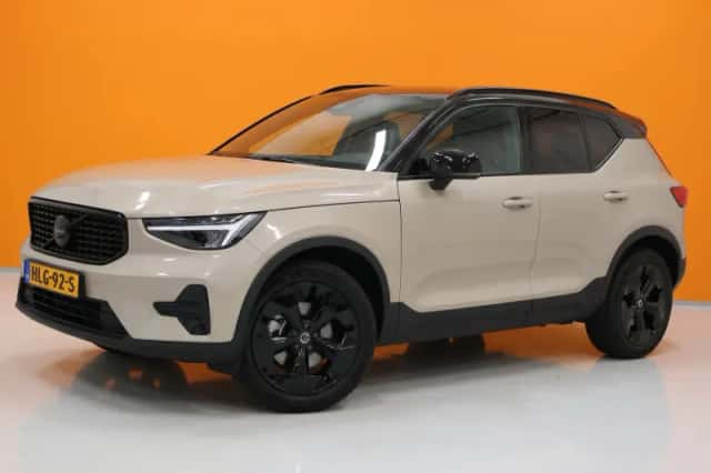 Volvo XC40 (2025) thumbnail 1