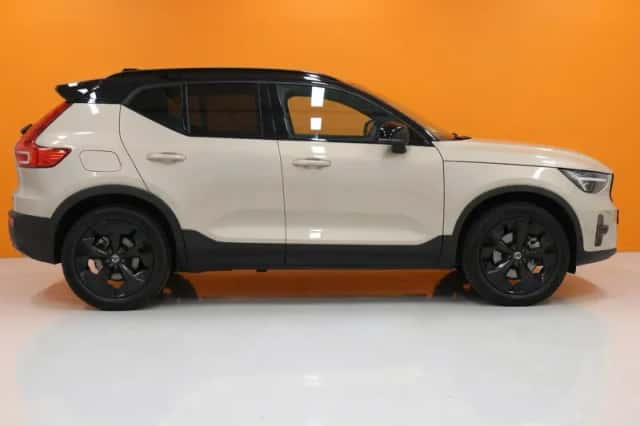 Volvo XC40 (2025) thumbnail 1