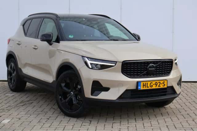 Volvo XC40 (2025) thumbnail 3